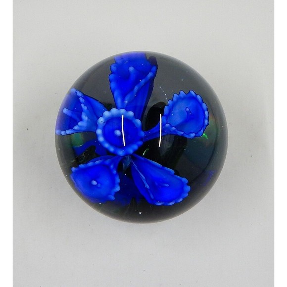 Dynasty Gallery Heirloom Collectibles Blue Flower Hand Blown Glass Paperweight - Picture 5 of 7